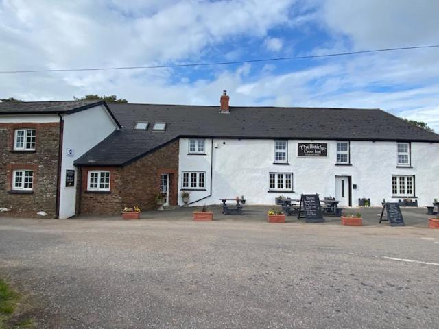 The Thelbridge Cross Inn Crediton Exteriör bild